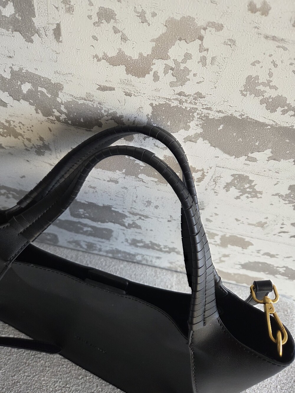 Melie Bianco Black Vegan Leather Handbag Crossbody Bag - Picture 6 of 7